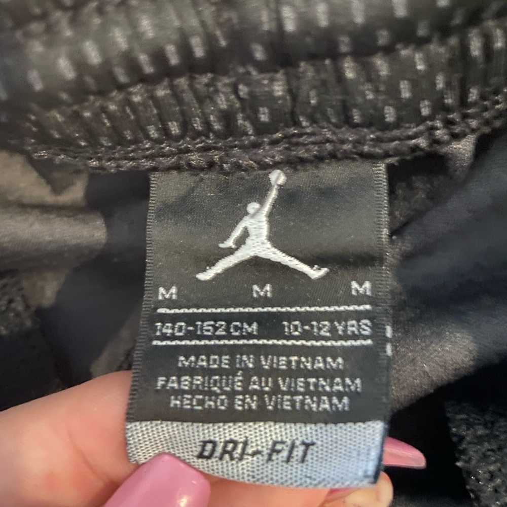 Boys Black and White Jordan Basket Ball Shorts YMD - Picture 3 of 3